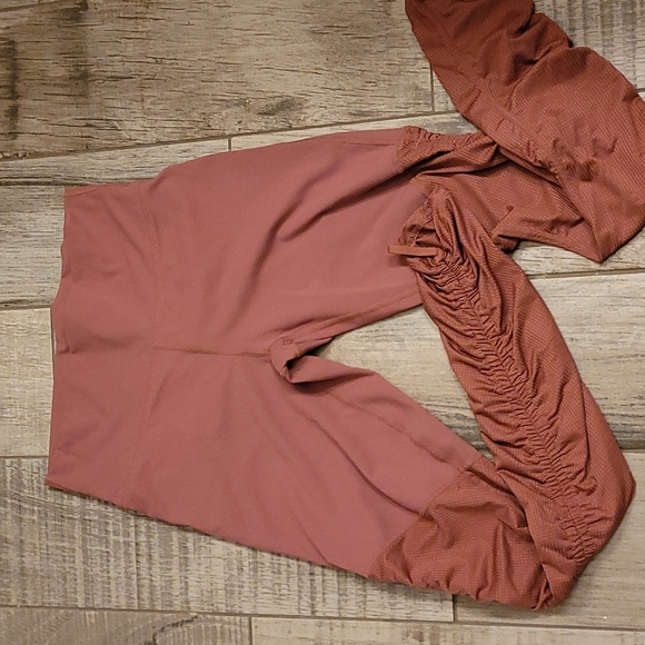 Beautiful Fabletics leggings - Picture 3 of 8
